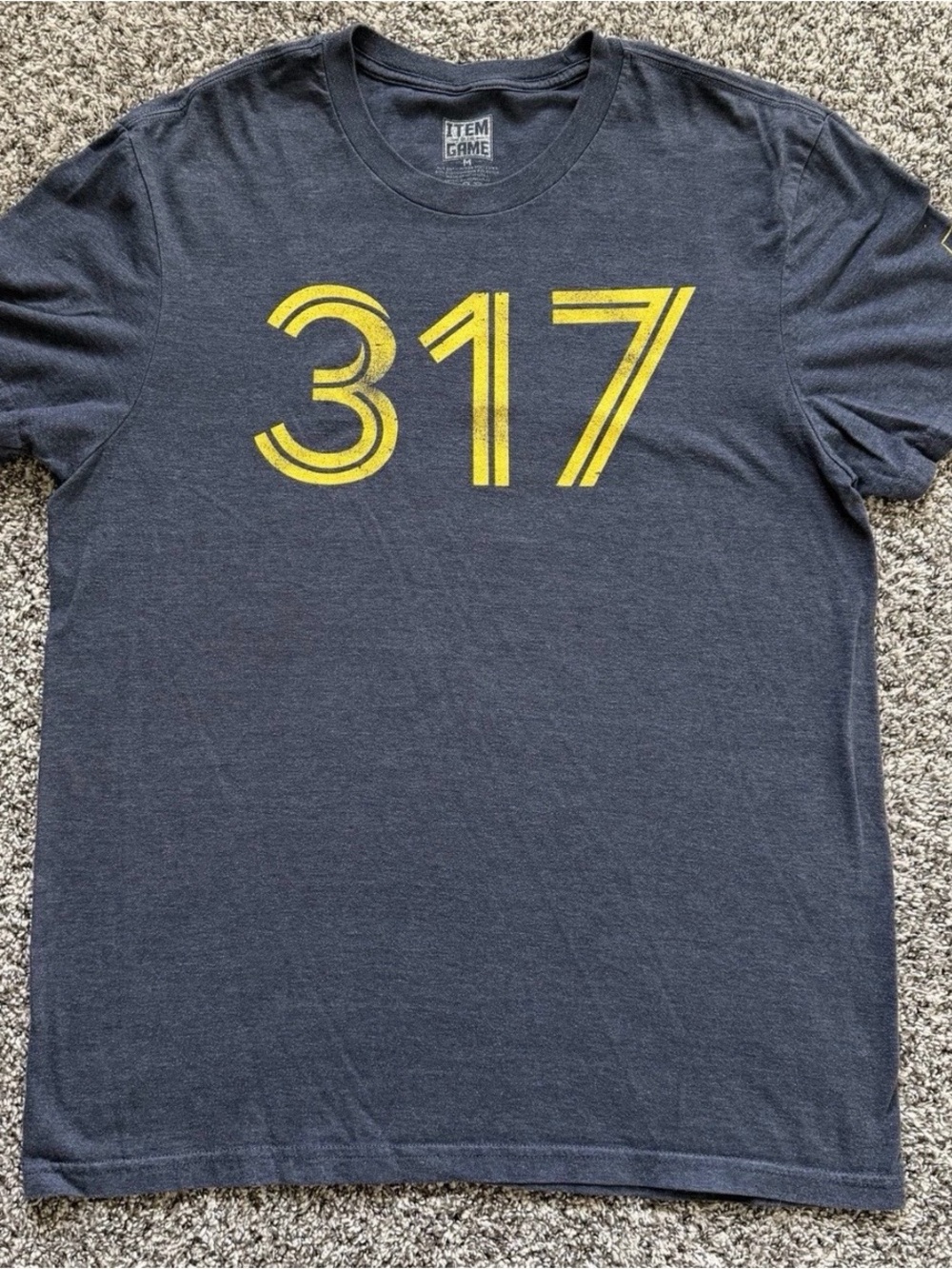 Item of the Game 317 Indiana Pacers T-Shirt Blue Yellow Graphic Size M NBA